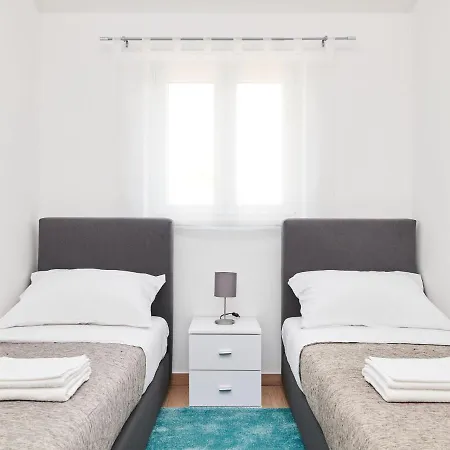 בית נופש Maris By Interhome ברטוניגלה